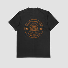 Carica l&#39;immagine nel visualizzatore di Gallery, Junglo tee maglietta Earth Love Black
